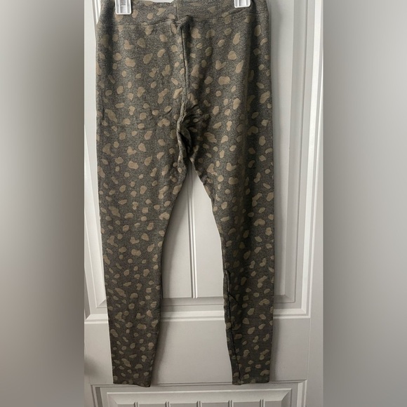 Sundry - Abstract Animal yoga pant
Size 1 - Picture 4 of 6